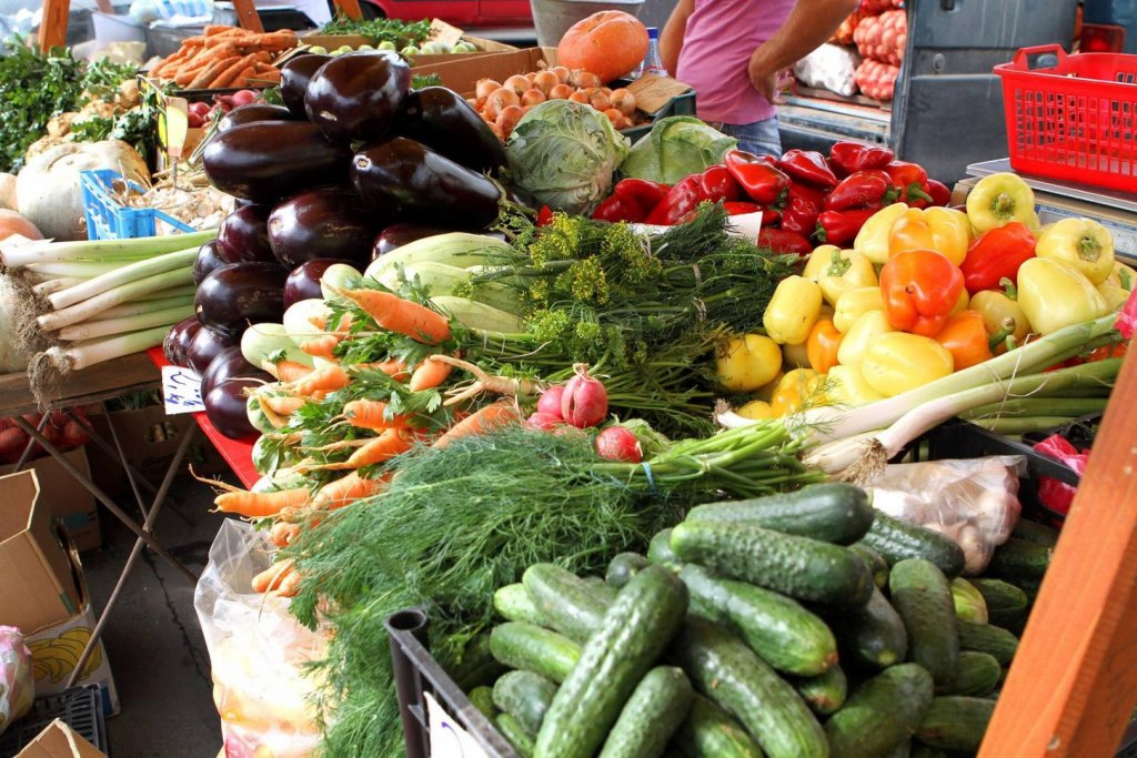 Târg „Produs de România” la Cluj. Peste 140 de comercianţi aduc produse pentru cămara de iarnă