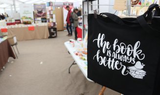 FICT 2018. Cărți mai ieftine decât o cafea, jocuri educative și suveniruri hipster-ești pentru șoarecii de bibliotecă