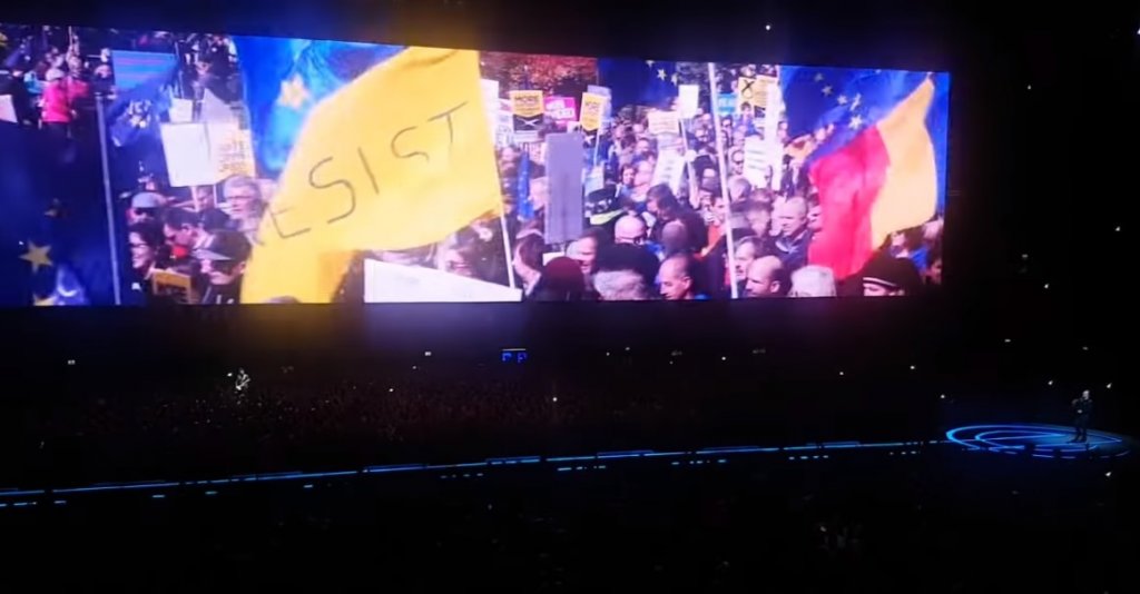 După Massive Attack, mesajul #Rezist a ajuns în concertele U2