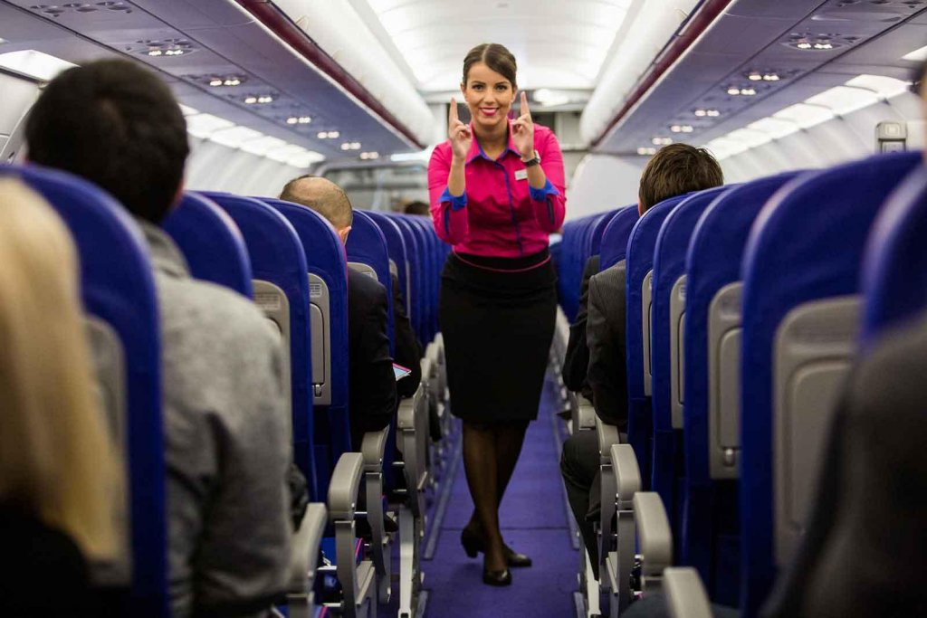 Wizz Air umblă la tariful bagajelor. Ce mai poţi duce gratuit la bord