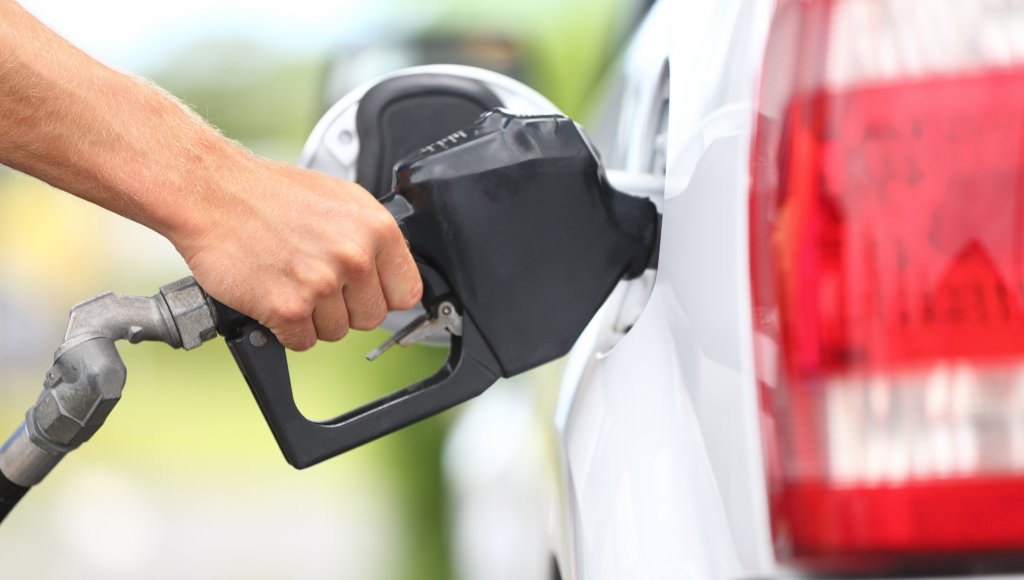 Modificarea a intrat în vigoare! Noile etichete ale carburanţilor la pompă