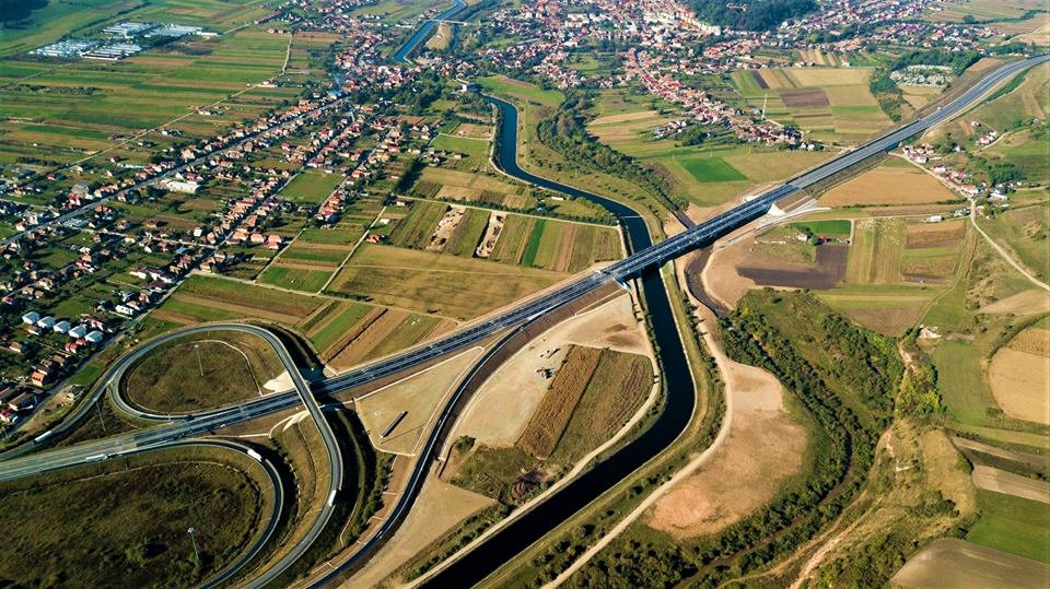 “CNAIR și CFR sunt fabrici de maculatură, nu de infrastructură”. Apel la rezolvarea accesului pe autostradă la Cluj