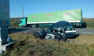 Accident grav între un TIR şi o maşină lângă Huedin. Traficul blocat pe ambele sensuri