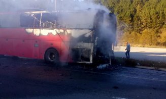 Autocar in flacari la Izvorul Crisului