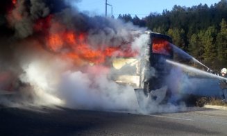 Autocar in flacari la Izvorul Crisului