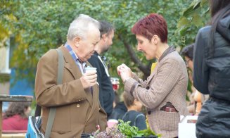 Ziua produselor românești la Cluj. Degustare de struguri, mere, must și brânzeturi făcute de studenți
