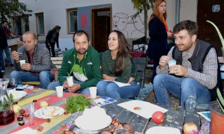 Ziua produselor românești la Cluj. Degustare de struguri, mere, must și brânzeturi făcute de studenți