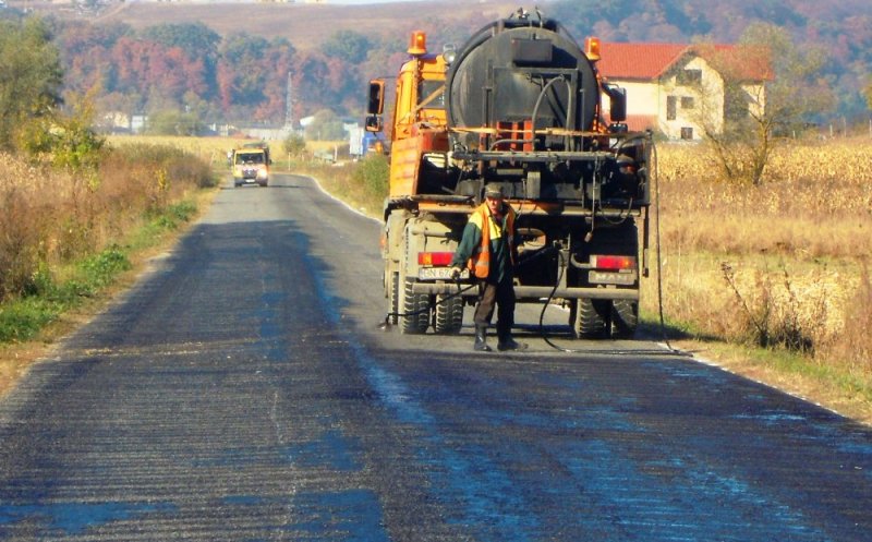 Lucrări de asfaltare pe drumuri de acces spre Dej şi Gherla