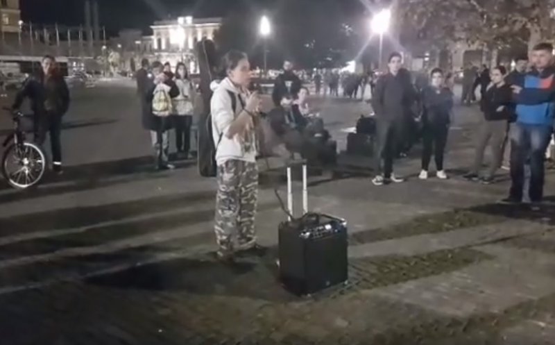 Clujenii au ieşit în stradă. Jandarmii "au închis ochii", însă vor aplica noua lege a protestelor de marţi