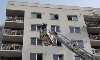 Incendiu la un bloc pe Oaşului: 45 de persoane evacuate, 13 au primit asistenţă medicală