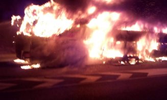 Un autocar a ars ca o torță pe centura Vâlcele - Apahida