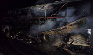 Un autocar a ars ca o torță pe centura Vâlcele - Apahida