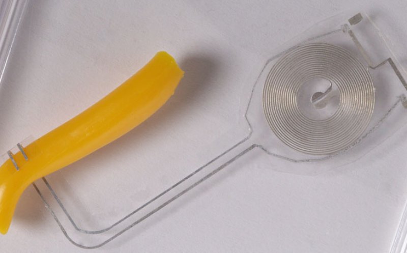 Un dispozitiv implantabil şi biodegradabil, creat de cercetătorii americani, contribuie la regenerarea nervilor