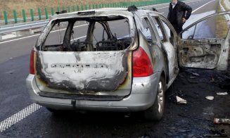 Flăcări și fum pe Autostrada Transilvania. O mașină s-a făcut scrum