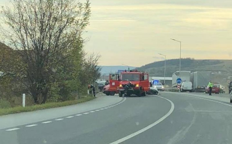 Drum blocat după o tamponare între două mașini, în Jucu. Descarcerarea și SMURD-ul, la fața locului