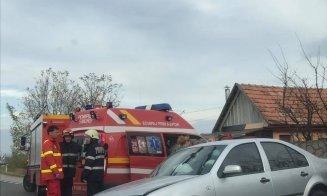 Drum blocat după o tamponare între două mașini, în Jucu. Descarcerarea și SMURD-ul, la fața locului