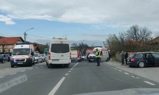 Drum blocat după o tamponare între două mașini, în Jucu. Descarcerarea și SMURD-ul, la fața locului