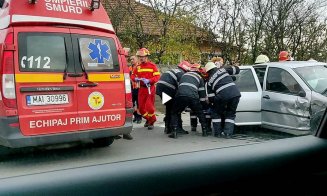 Drum blocat după o tamponare între două mașini, în Jucu. Descarcerarea și SMURD-ul, la fața locului