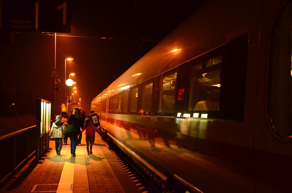 Ora de iarnă 2018 | CFR  anunță cum vor circula trenurile. O parte din garnituri vor fi oprite în gări