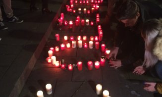Cluj nu uita! Sute de persoane au iesit in strada ca sa aprinda o lumanare in memoria victimelor de la Colectiv