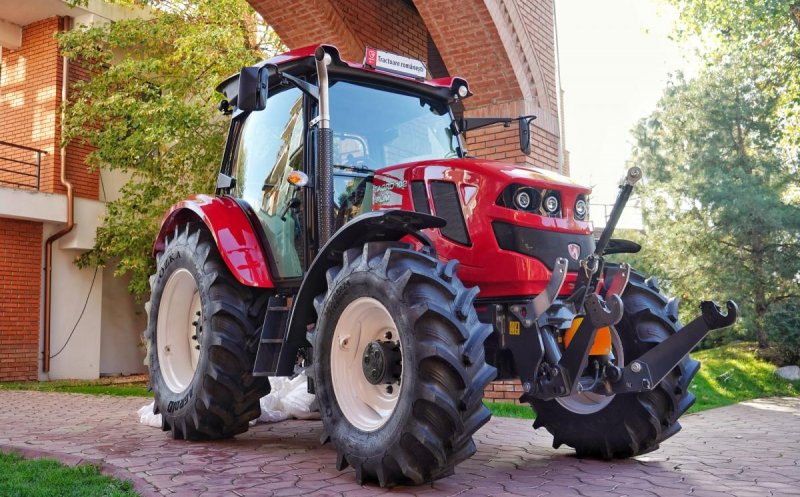 Cât costă şi cum arată primul tractor "made in" România. Are climă şi muzică
