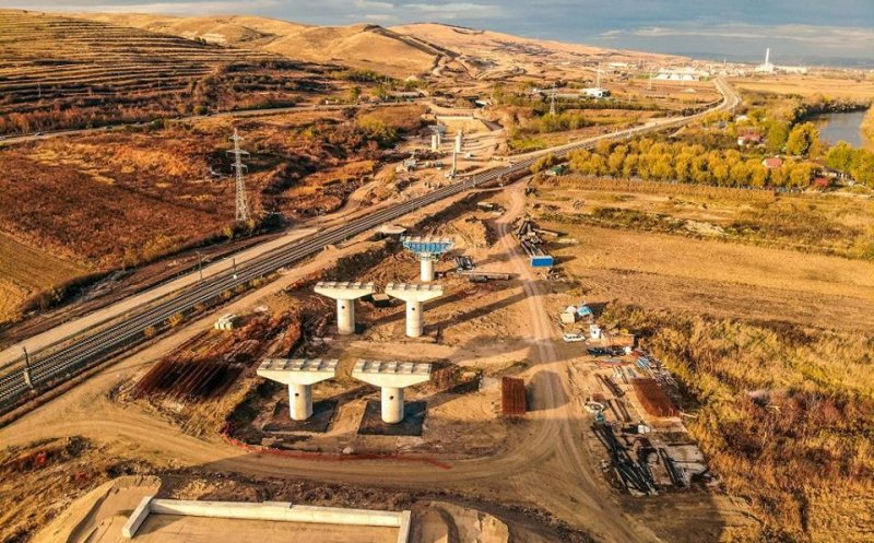 Sebeș-Turda. Lotul 1: Cel mai mare viaduct de pe acest tronson are toate grinzile montate. Lotul 2: Constructorul nu se poate mobiliza
