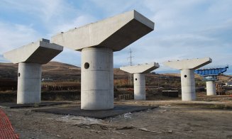 Sebeș-Turda. Lotul 1: Cel mai mare viaduct de pe acest tronson are toate grinzile montate. Lotul 2: Constructorul nu se poate mobiliza