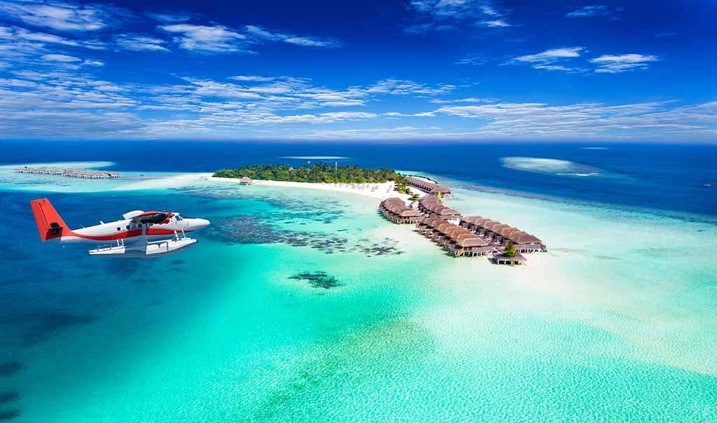 Primul hotel subacvatic din lume se deschide în Maldive. Cât costă o noapte de cazare