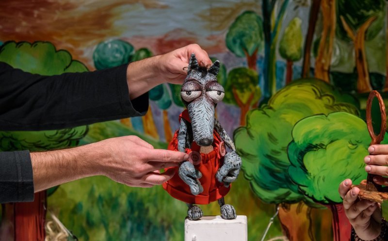 Spectacolele Teatrului „Puck” din weekend: „Lupul interzis” şi „Aventurile lui Paprikajancsi”