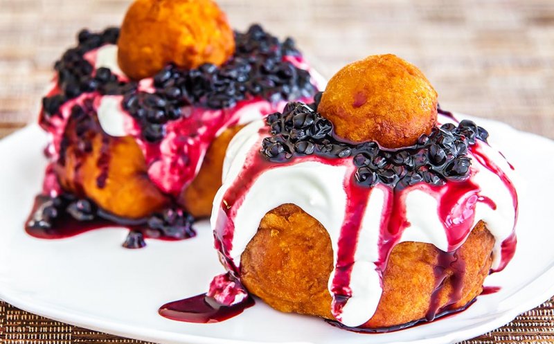 Desert de toamnă. Papanaşi cu smântână şi dulceaţă
