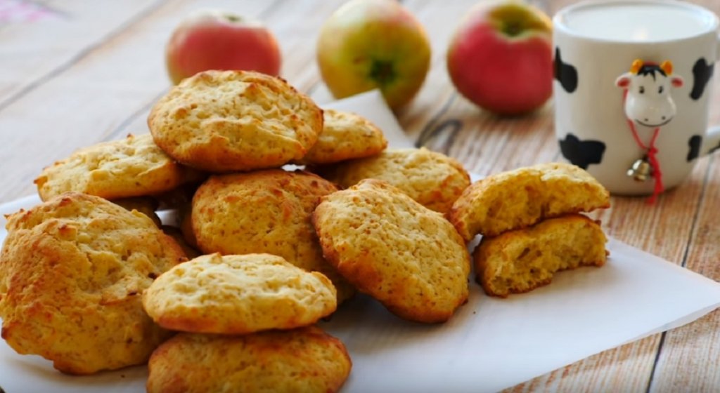 Desert de toamnă. Biscuiţi cu mere