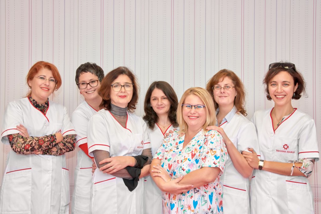 Echipă multidisciplinară  în departamentul de pediatrie a spitalului Regina Maria din Cluj