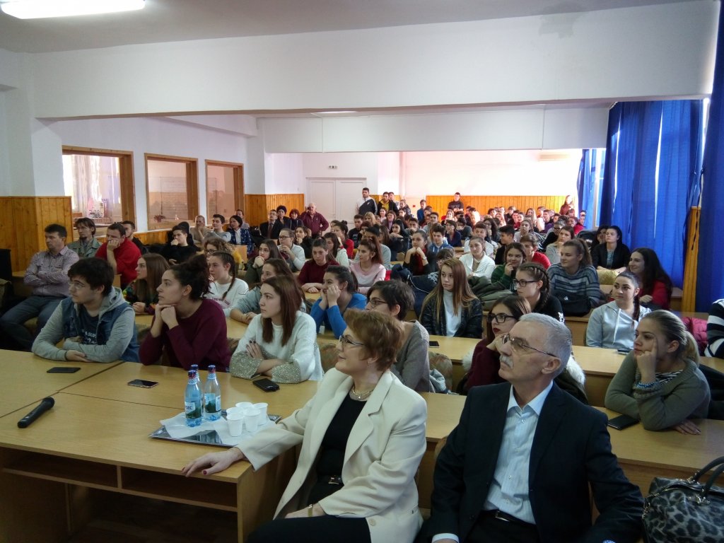 Tensiuni la un liceu de tradiție. Profesorii și părinții, umăr la umăr: ‘’Se încurajează mediocritatea’’