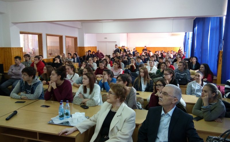 Tensiuni la un liceu de tradiție. Profesorii și părinții, umăr la umăr: ‘’Se încurajează mediocritatea’’