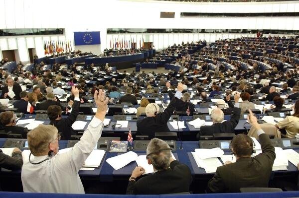 Rezoluţia Parlamentului European, 13 recomandări pentru România. Intervenţia poliţiei din 10 august, condamnată