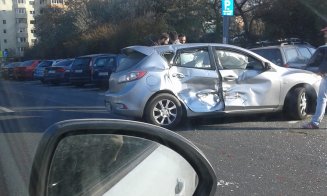 Trafic blocat de un accident cu 7 maşini pe Calea Floreşti! Trei persoane rănite