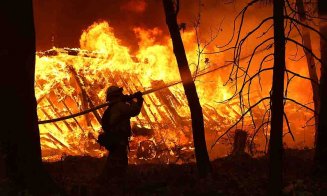 Arde California! CIFRELE DEZASTRULUI: cel puţin 42 de morţi, 1 oraş distrus, 7.000 de case arse