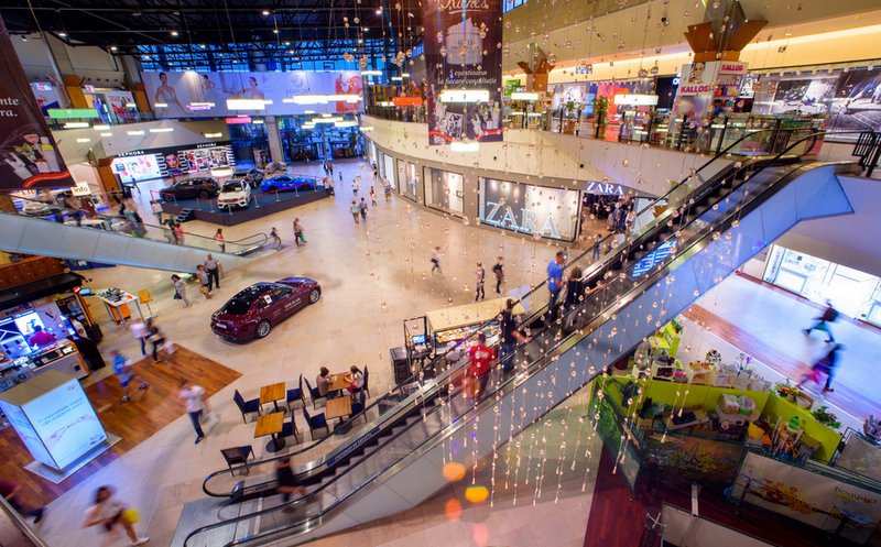 Trei zile cu promoţii de până la 80%, de black weekend, la Iulius Mall Cluj