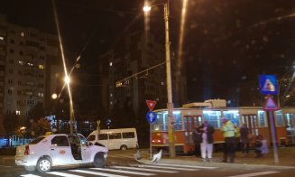 Accident la Calvaria. Pasageri răniți după ce un taxi a tăiat calea unui tramvai