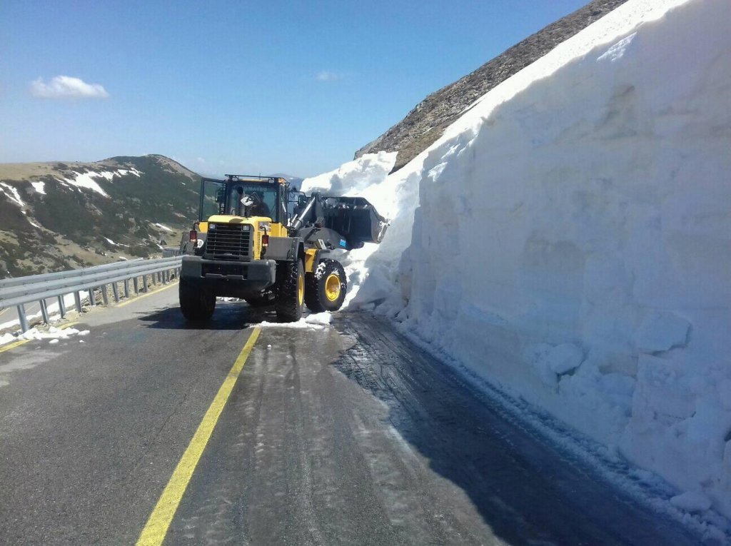 Transalpina, blocată de căderile de zăpadă. Vezi DRUMURILE ÎNCHISE din România