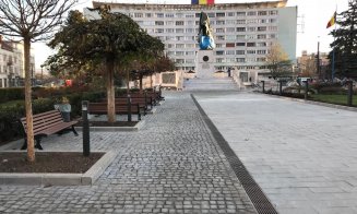 Lucrările la piaţă sunt gata. De ce e încă acoperită statuia lui Mihai Viteazu