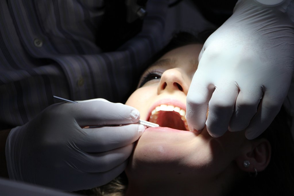 Clujenii se înghesuie la dentistul gratuit. Primăria, nevoită să suplimenteze bugetul