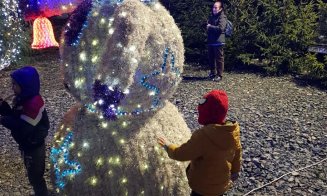 S-au aprins luminile în “Satul lui Moș Crăciun” din Florești