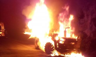 Utilaj în flăcări lângă Cluj. A ars ca o torță