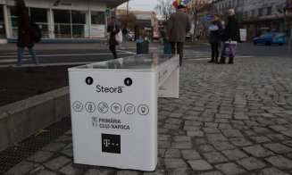Piață "smart" în centrul Clujului. Poți să îți încarci telefonul wireless, direct de la mobilierul stradal, cu energie solară