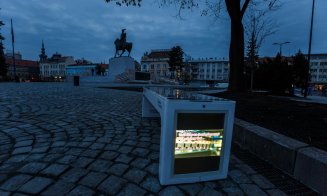 Piață "smart" în centrul Clujului. Poți să îți încarci telefonul wireless, direct de la mobilierul stradal, cu energie solară