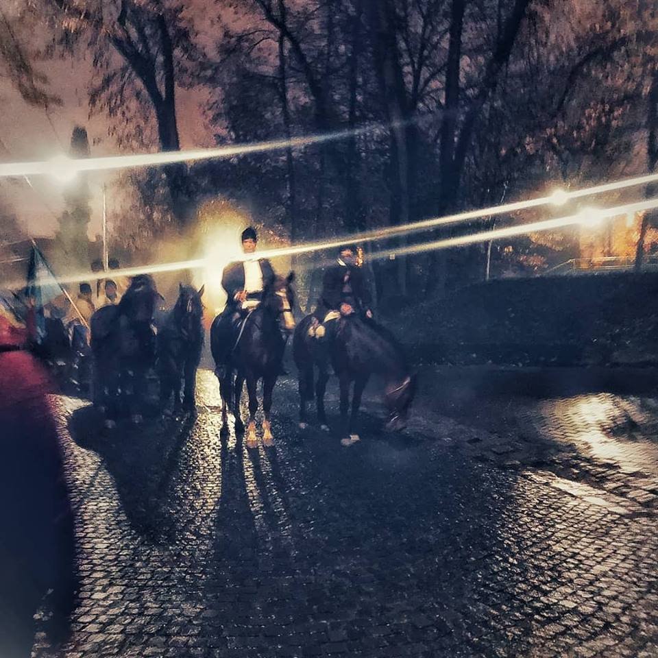 Convoiul care reface "Drumul Unirii" a ajuns în Cluj-Napoca. Caii, consultaţi şi adăpostiţi la USAMV