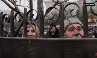 Aftermovie "Catedrala umilirii neamului". Enoriaşii în frig afară, preoţii cu bolizii până la trepte
