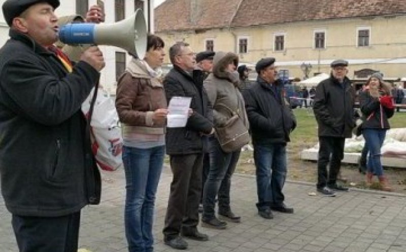 CENTENAR. Dăncilă şi delegaţia Guvernului, primiţi cu huiduieli la Alba Iulia