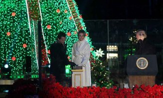 Soții Trump au aprins luminiţele bradului de Crăciun de la Casa Albă